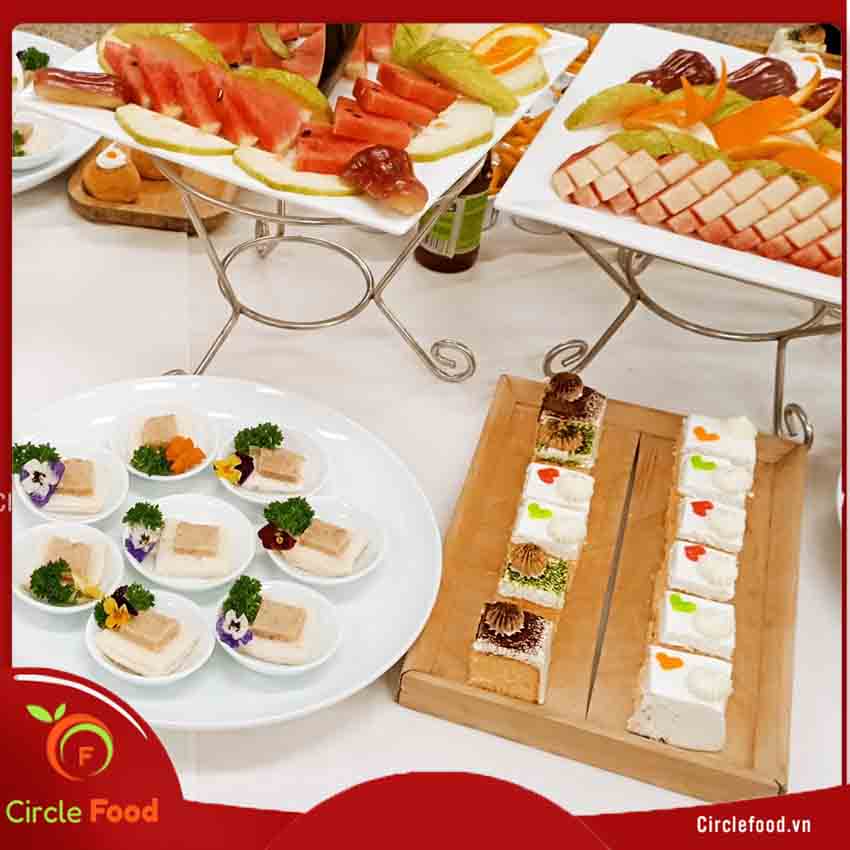 trang trí bàn tiệc teabreak