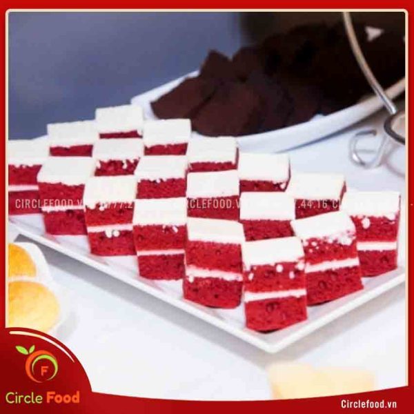 Bánh bông lan cacao/red velvet kem tươi 10 miếng BTB23