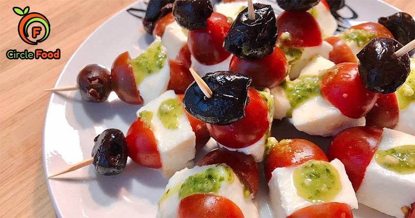 Cách làm món salami xiên quả ôliu kiểu Ý