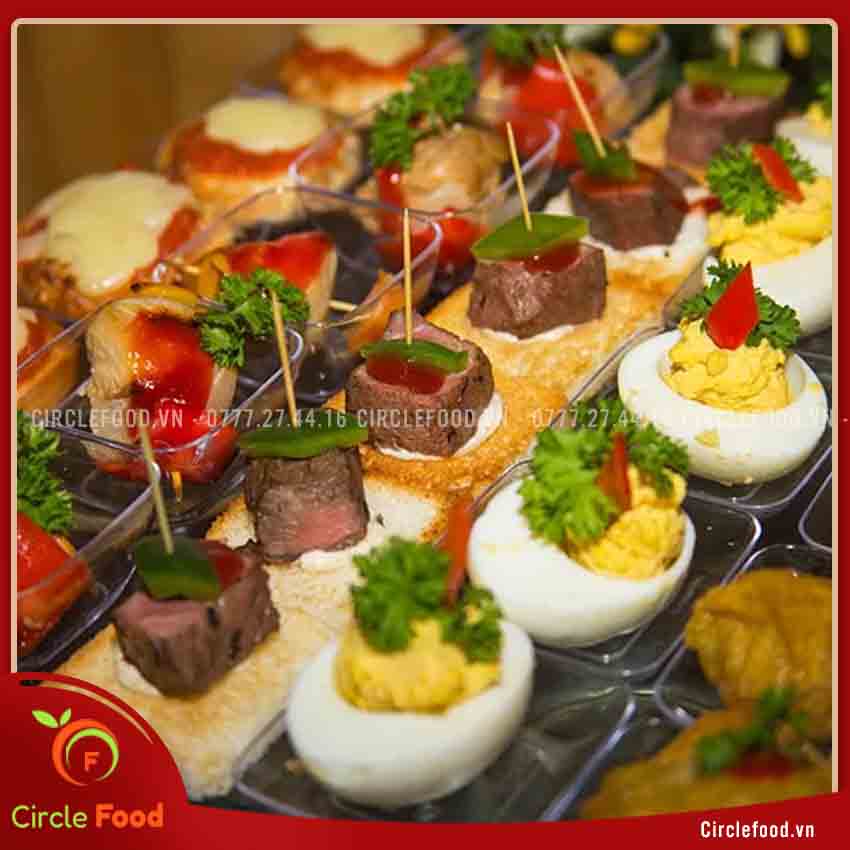 đặt tiệc mặn finger food liên hoan văn phòng 8-3 tại Hà Nội