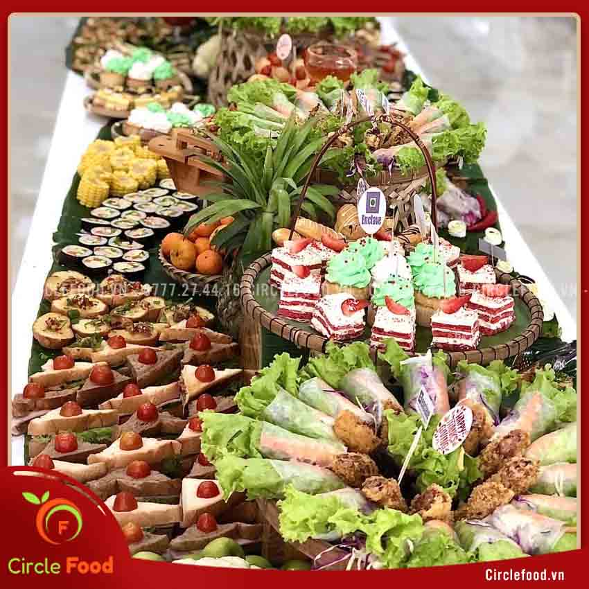 đặt tiệc mặn finger food ngày Phụ nữ Việt Nam cho công ty