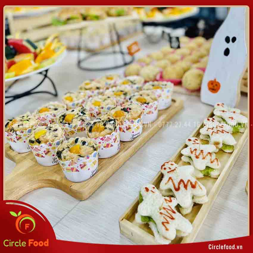 tiệc trà liên hoan văn phòng Halloween