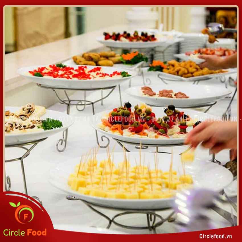 tiệc mặn finger food liên hoan văn phòng Phụ nữ Việt Nam 20-10