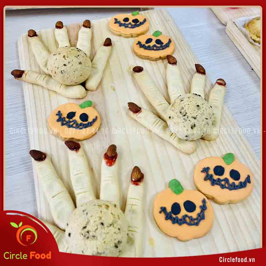 tiệc trà liên hoan văn phòng Halloween