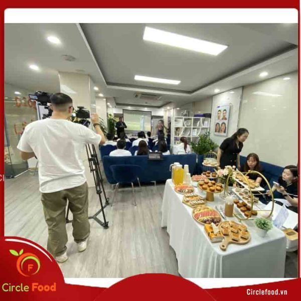 Tiệc teabreak mừng Quốc tế Phụ nữ 8/3 năm 2024 Nha khoa Paris Bà Triệu