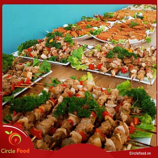 Tiệc buffet liên hoan cuối năm trường phổ thông liên cấp Wellspring Bồ Đề