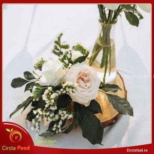 hoa bàn tiệc đơn giản