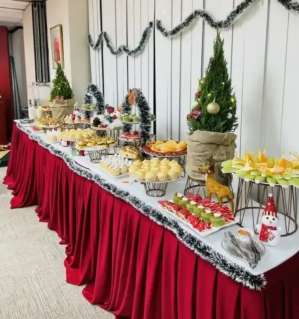 concept đỏ – xanh – gold Teabreak Giáng Sinh