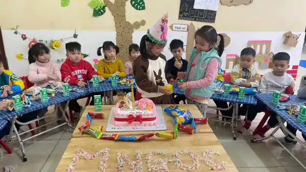 đặt tiệc sinh nhật cho bé trai/gái 6 tuổi tại nhà tại lớp Hà Nội