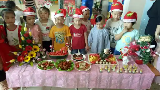 trang trí và tổ chức tiệc teabreak Noel cho trường mầm non