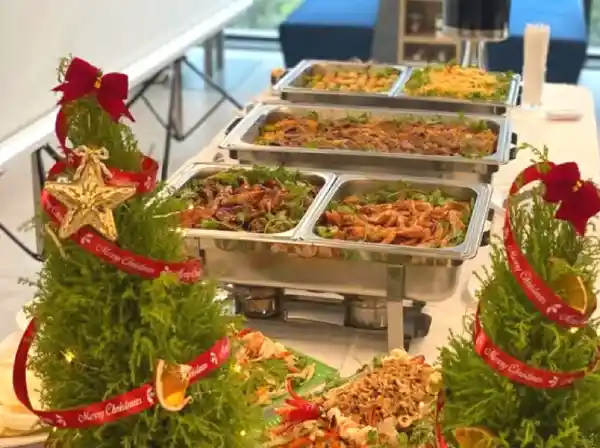 Dịch vụ đặt tiệc buffet Giáng sinh trọn gói cho doanh nghiệp tại Hà Nội