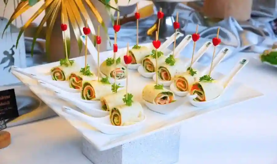 Dịch vụ đặt tiệc finger food khai trương showroom cửa hàng văn phòng