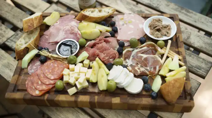 Báo giá đặt tiệc cold cut cho văn phòng sự kiện năm 2026