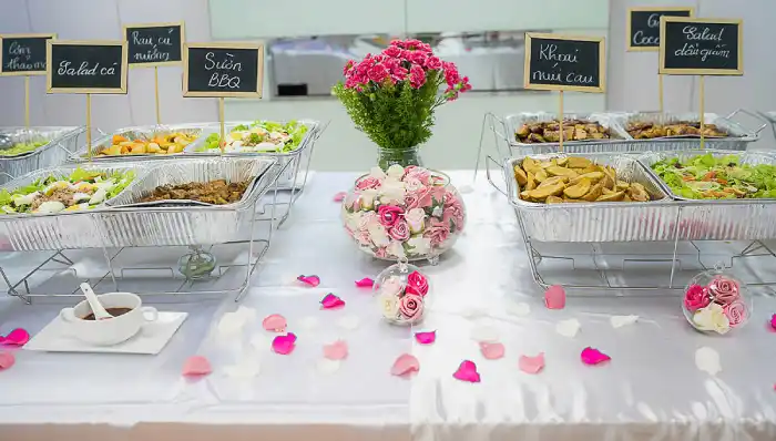Concept trang trí tiệc Buffet 8/3 văn phòng tông Hồng Pastel