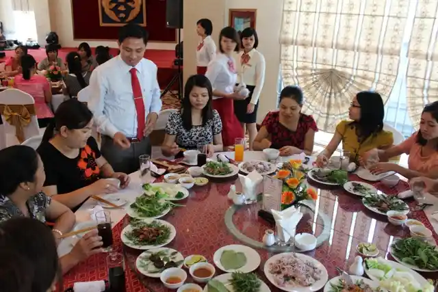 Có nên làm tiệc tân gia nhà mới hay không